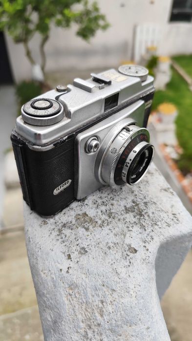 Máquina fotográfica analógica antiga - Ilford
