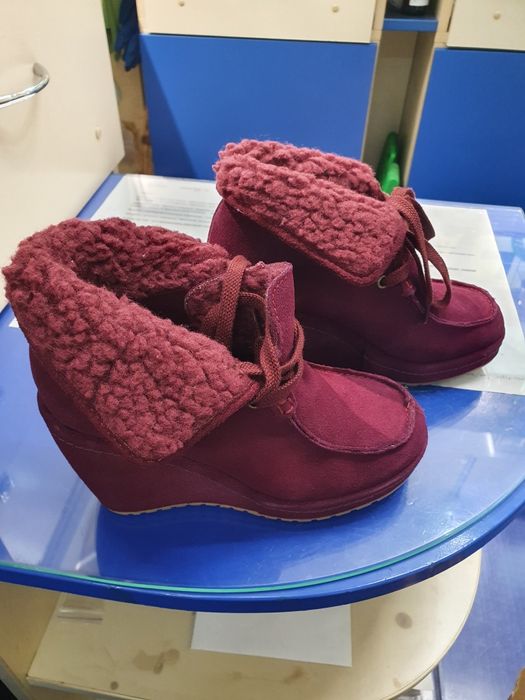 Нові замшеві ботинки Rocket Dog