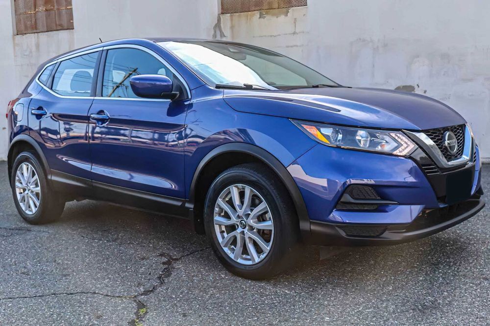 Nissan Rogue Sport      2021