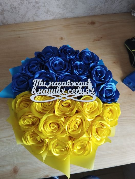 Букет з атласних квітів