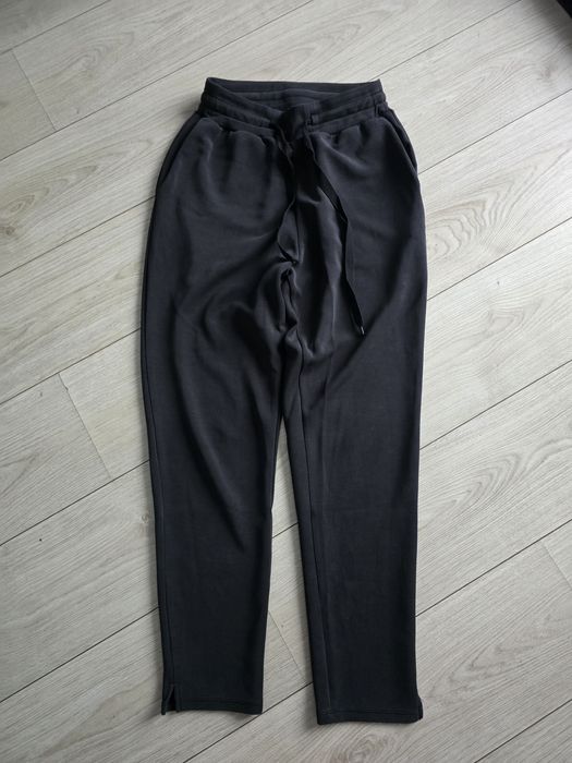 Dresy Oysho spodnie dresowe czarne luzne XS
Spodnie dresowe Oysho roz