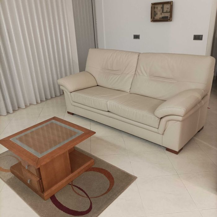 Móveis salāo e casa de jantar práticamente novos