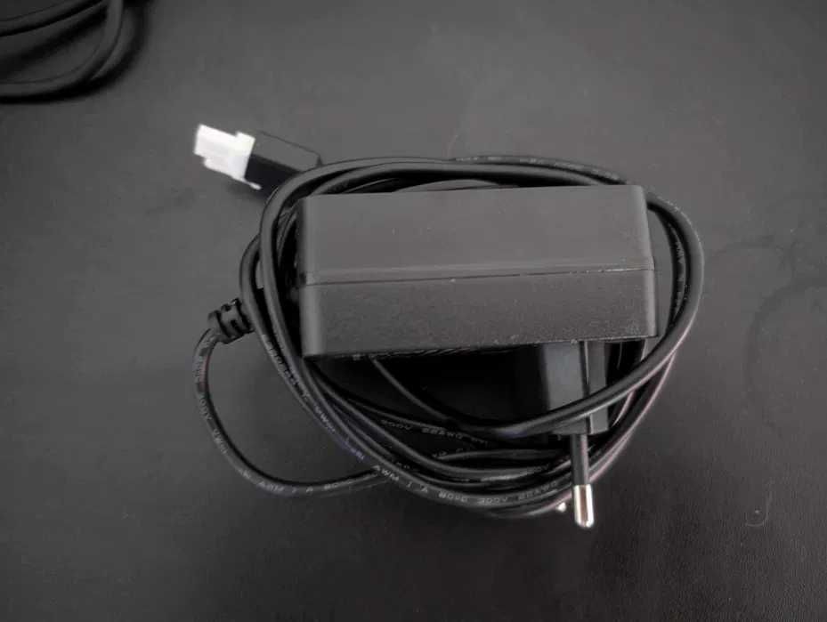 Стіл з електро-регулюванням висоти