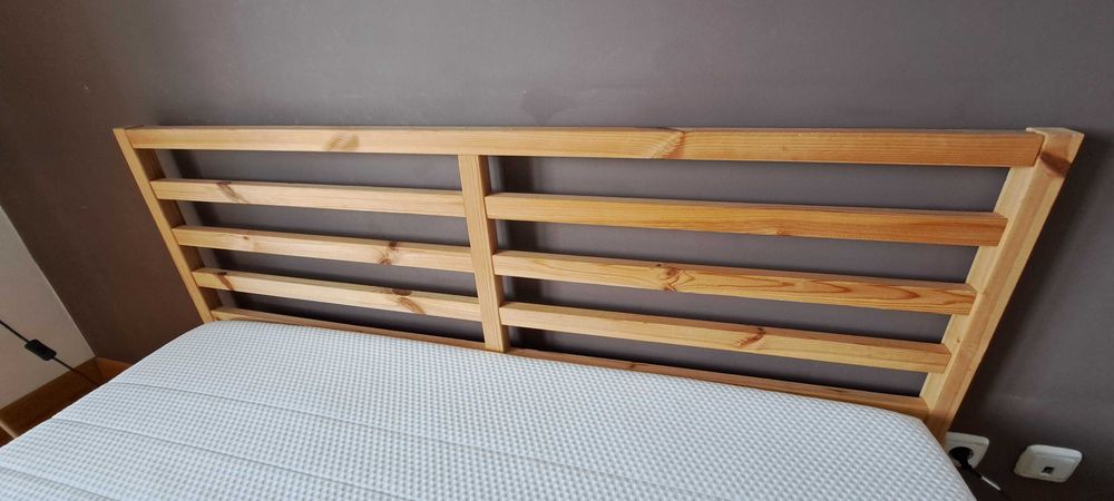 Vendo 3 camas de casal IKEA modelo TARVA (160x200) + estrados, em bom estado