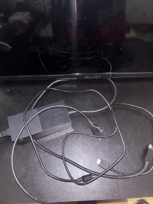 Xbox one 500gb,com cabos originais,4 controles e 4 jogos