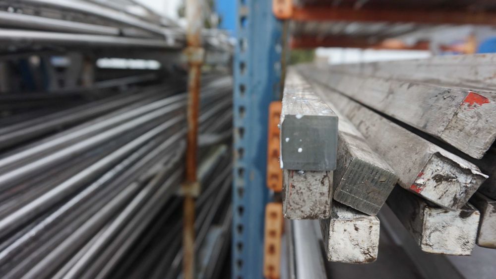 Pręt kwadratowy nierdzewny kwasoodporny 25x25mm gat. 1.4301 AISI 304