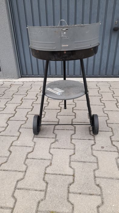 Grill ogrodowy na kółkach sprzedam