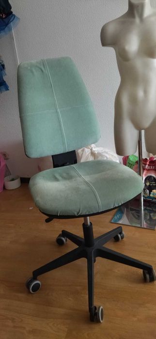 Cadeira de escritório com rodas – ajustável e confortável