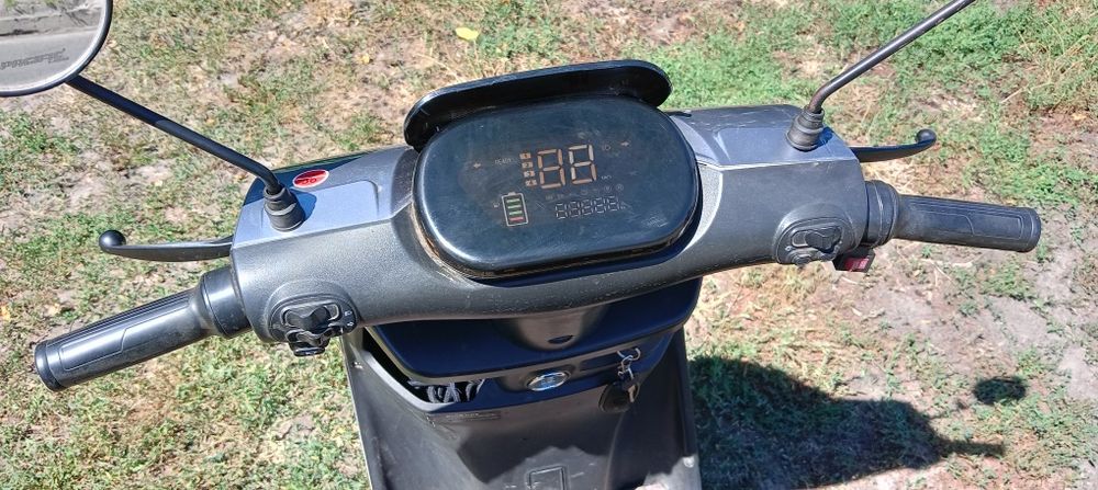 Єлектроскутер 48в. 1200W