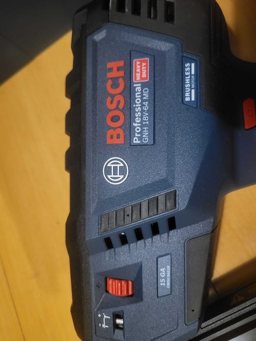 Pistola de pregos para madeira sem fio GNH 18V-64 MD BOSCH