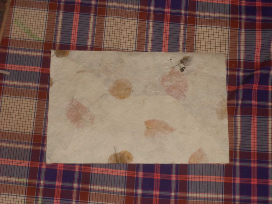 Pequeno bloco natural e envelopes papel organico reciclado artesanal