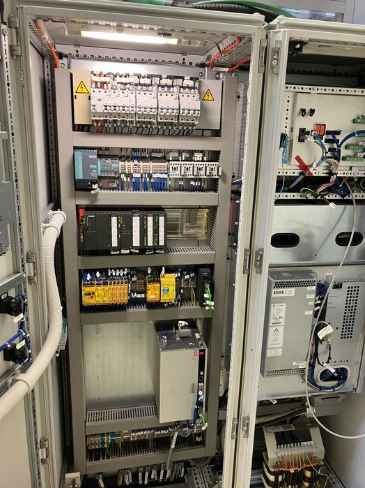 Robot Frezujący ABB IRB 4400 16R cela,wyciąg,stół 360,magazyn narzędz