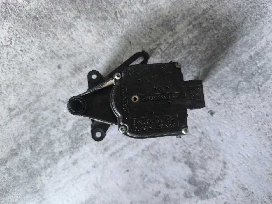 Моторчик сервопривід заслінки пічки VAG   1J0907511  /  6NN00762600