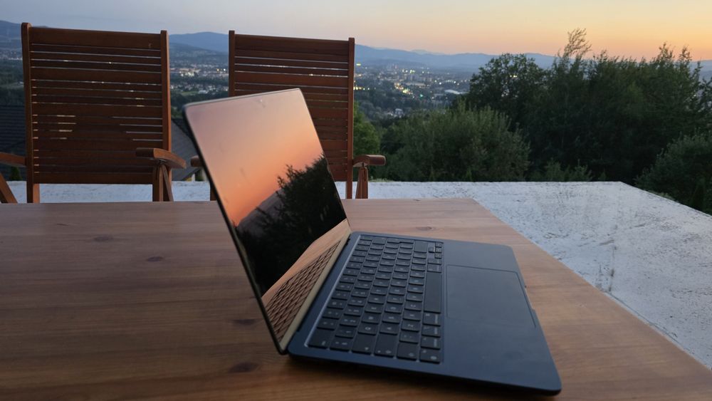 Apple MacBook Air 13.6" M2 | 16 GB RAM | 256 GB SSD | Midnight – JAK NOWY - 14 Cykli ladowania