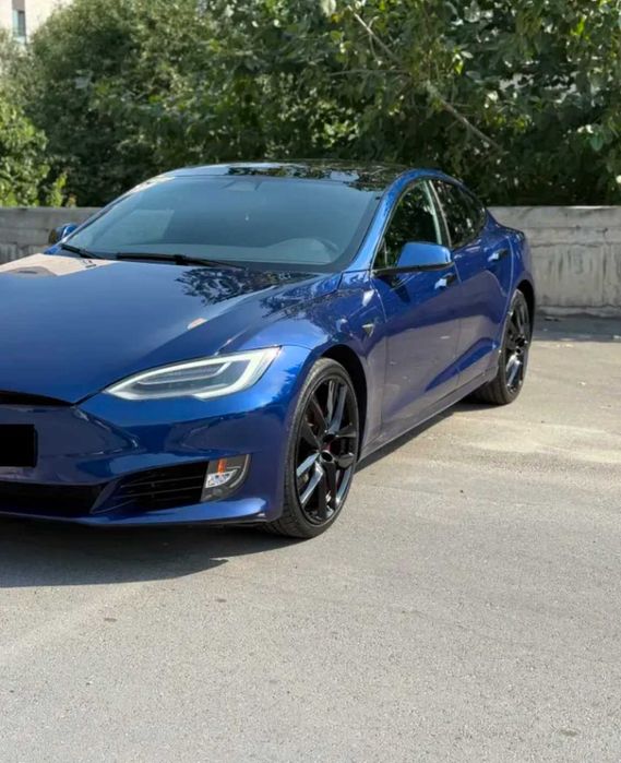 Tesla Model S 2018