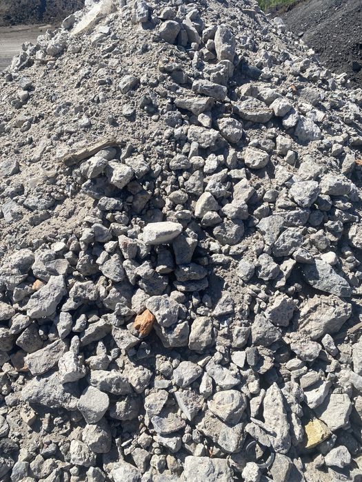 Бой кирпичний , асфальтний, пеноблок , дроблений бетон , крошка.