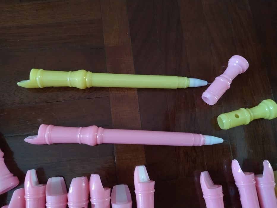 Caneta, em forma de flauta com apito com oferta de saco
