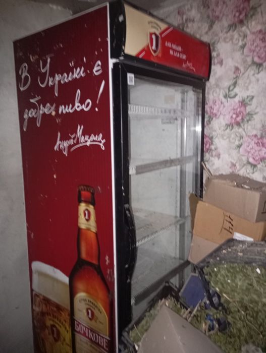 Холодильник под напитки почти новый