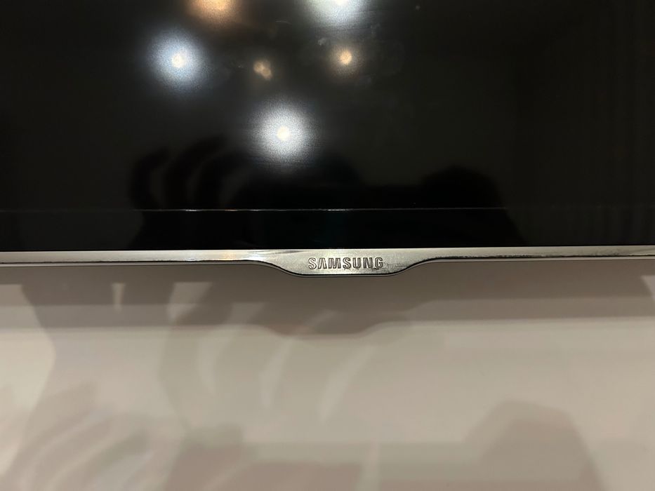 Vendo televisão em segunda mão