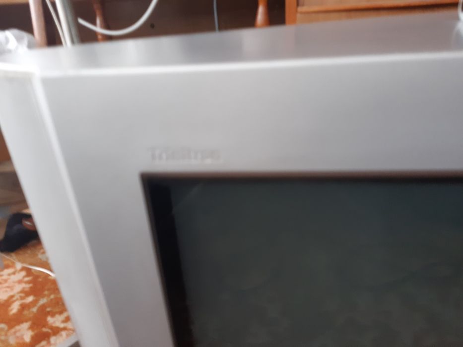 Телевизор Sony Trinitron 29 дюймов.