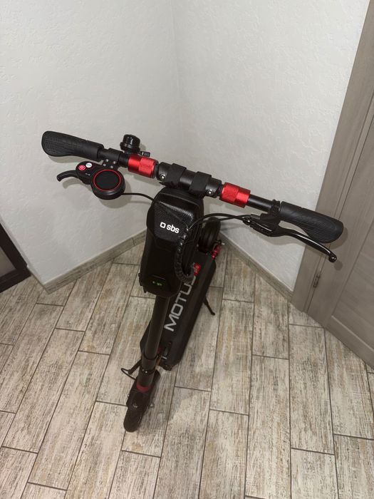 Електросамокат Motus PRO 8.5 LITE чорний