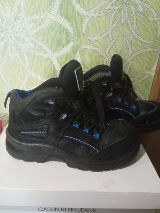 Кроссовки на мальчика. 36 р.