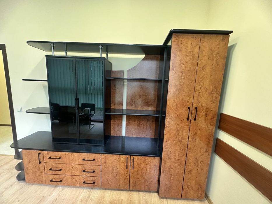 Офісні меблі  в дуже гарному стані