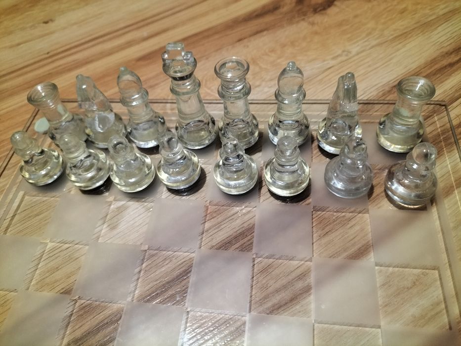 Szachy (szklane)