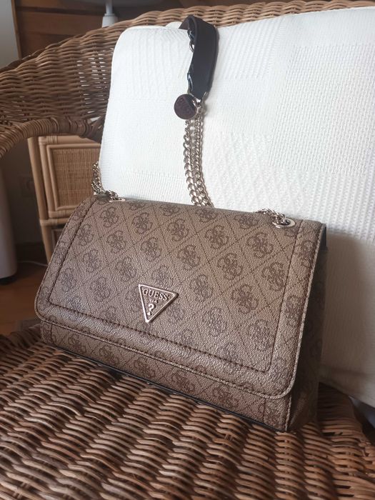 Mala Guess como nova