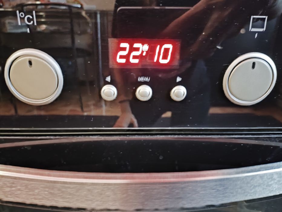 Продам встроенную элетродуховку