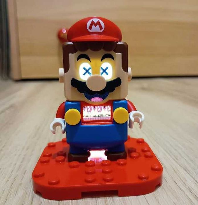 Figuras interativas originais do LEGO Super Mario e LEGO Luigi
