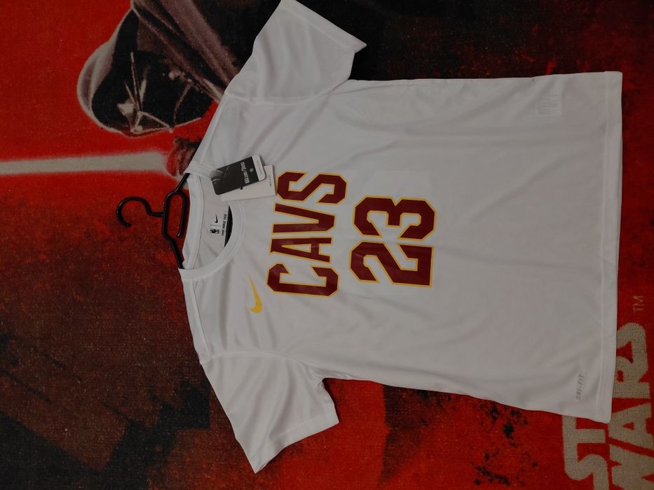 white Lebron James old Cleveland Cavaliers NBA basketball tshirt