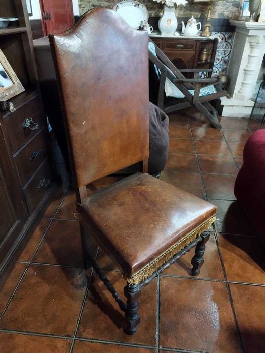 Mesa e Cadeiras - Carvalho Maciço