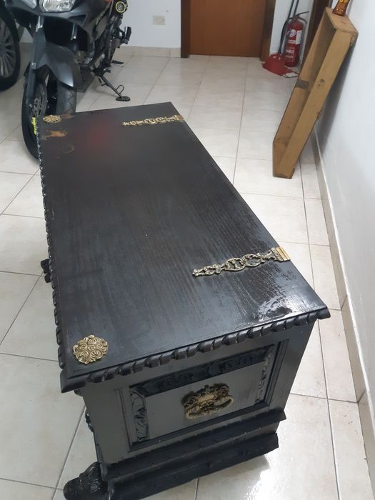 Arca antiga madeira trabalhada