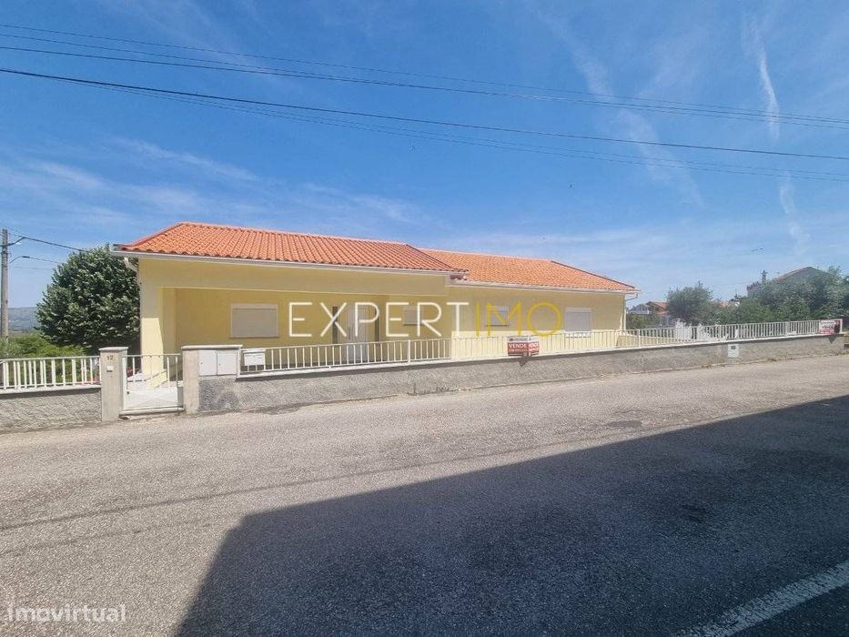 Prédio com negócios e habitação em Nabais, Gouveia