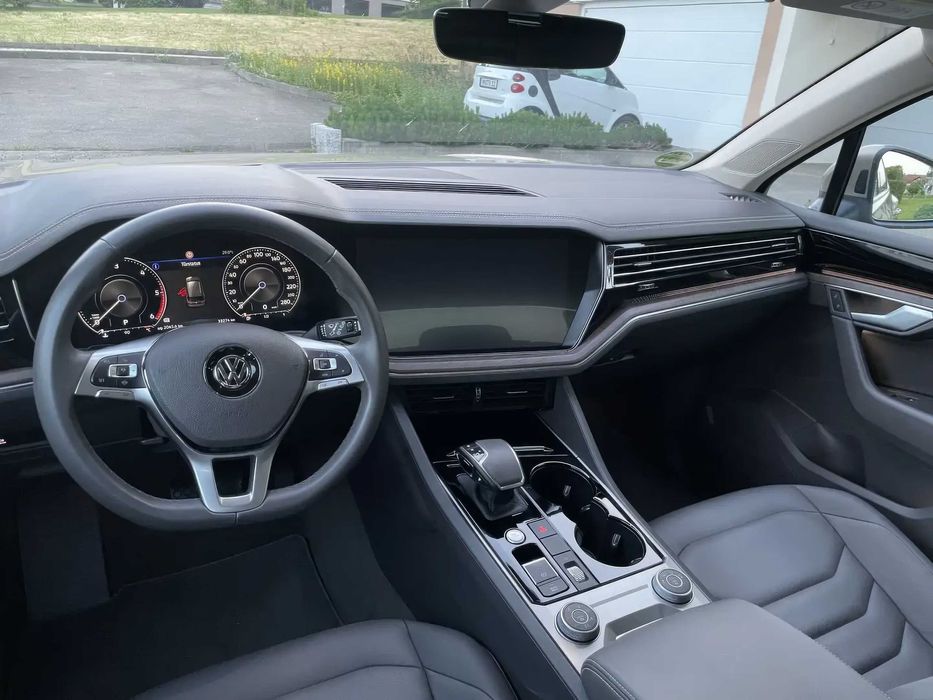 Volkswagen Touareg      2019