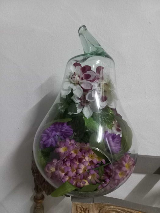 Pera decorativa com flores