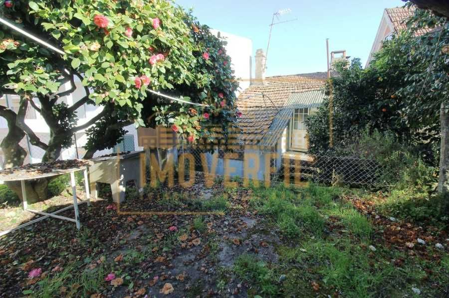 Moradia com Excelente Logradouro.