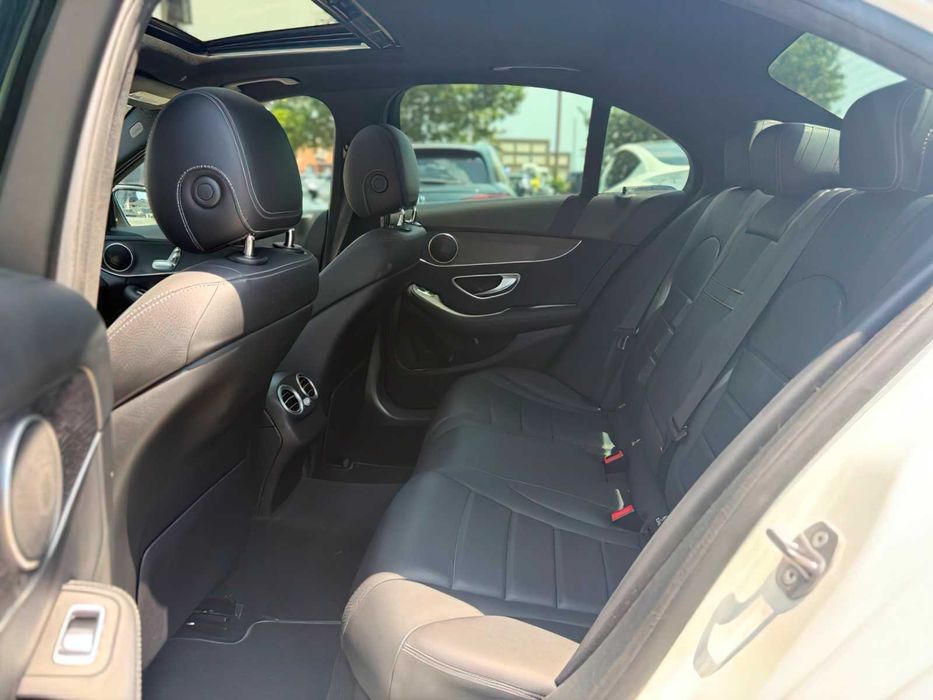 Mercedes-Benz C 300      2020