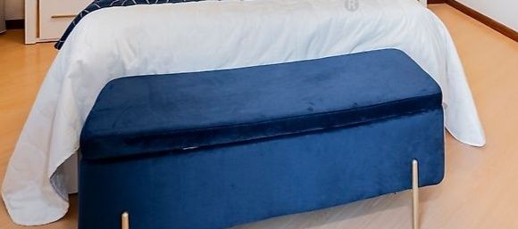 Banqueta azul e dourada