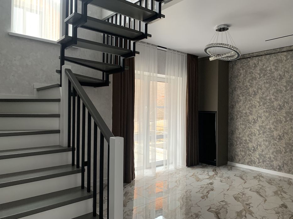 Продаж дуплекса з новим ремонтом, без комісіі, пров.Світлий, Перемичка