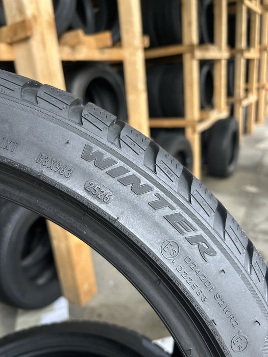 275/35/19, 245/40/19 Pirelli SottoZero3, 2023-2025рік