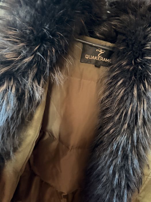 Stylowa parka z futrzanym kołnierzem – idealna na chłodne dni!