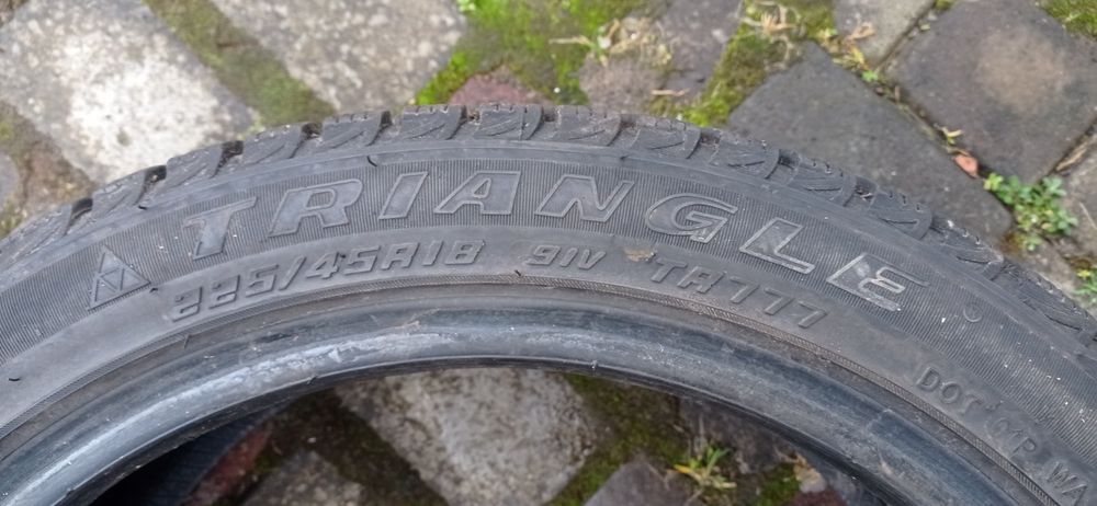 Продам зимню і літню резину.