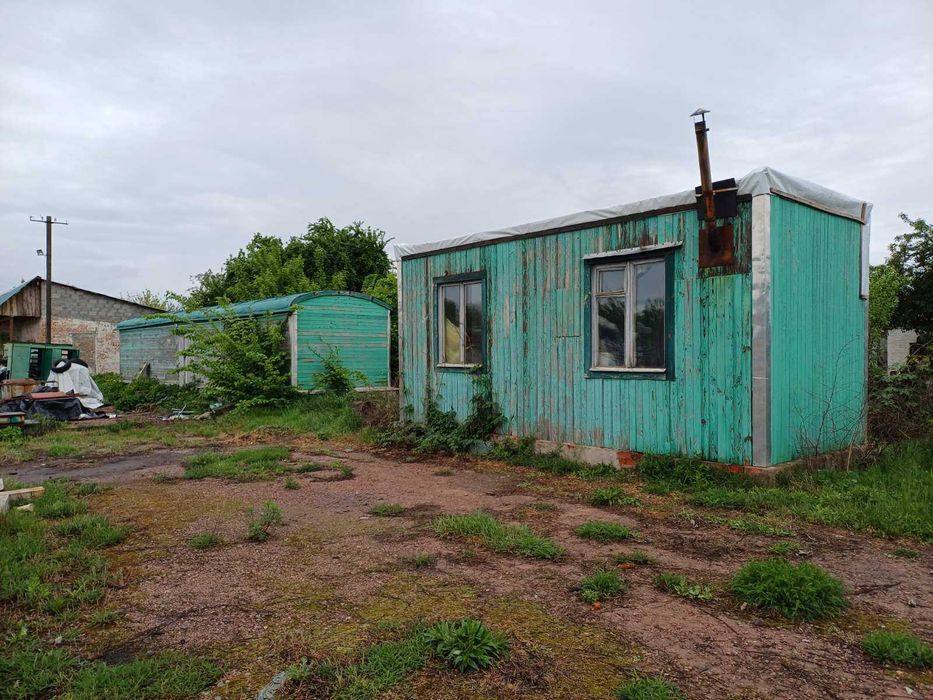 Продаж нежитлових будівель за адресою Прилуцький район, селище Ладан