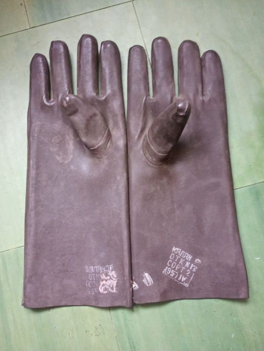 Продам рукавицы диэлектрические СССР