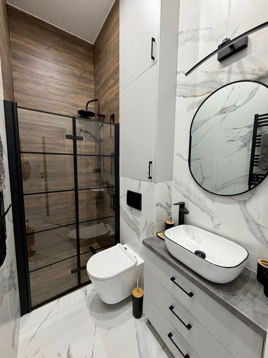 Luksusowa kawalerka w centrum z balkonem.