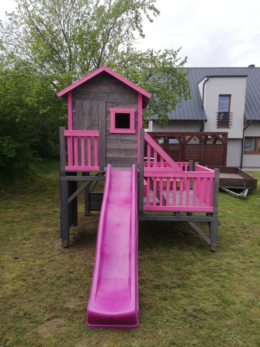 Plac zabaw, domek dla dzieci, ślizg, zjeżdżalnia, huśtawka