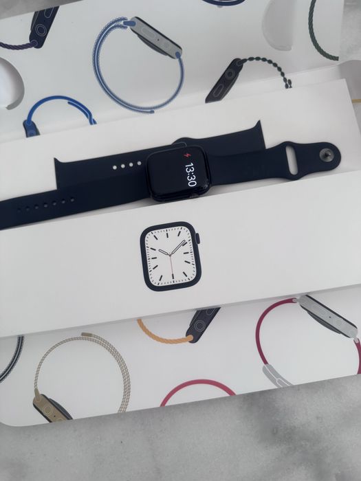Apple Watch Series 7 (GPS + Cellular)
