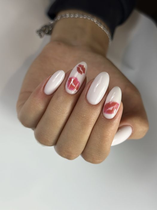 Обучаю маникюру, педикюру, нращиванию ногтей